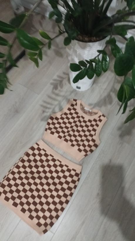 Moderný komplet,top + sukňa,úplet, xs