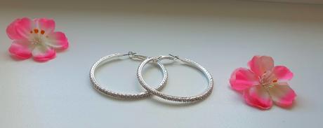 Náušnice striebornej farby zo zirkónikmi, 