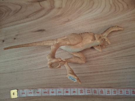 Dinosaurus gallimimus jurský svet,