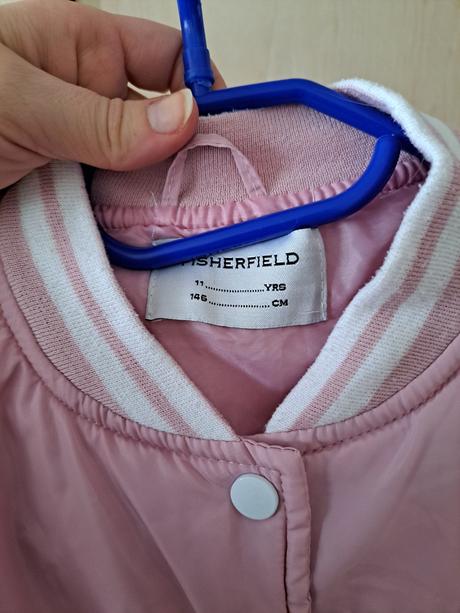 Ružová bombera, gate,146