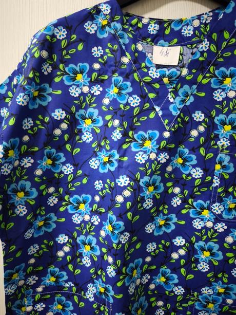 Zdravotnícka blúzka modrá kvety, l