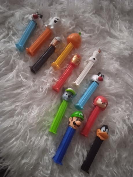 Pez postavičky na cukríky,