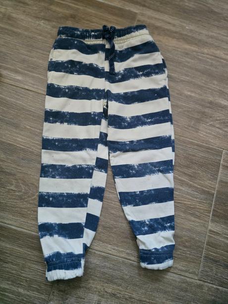 Tepláky č.110, sinsay,110