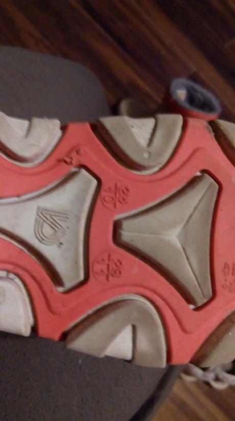 Gumáky svietiace 28/29, 28