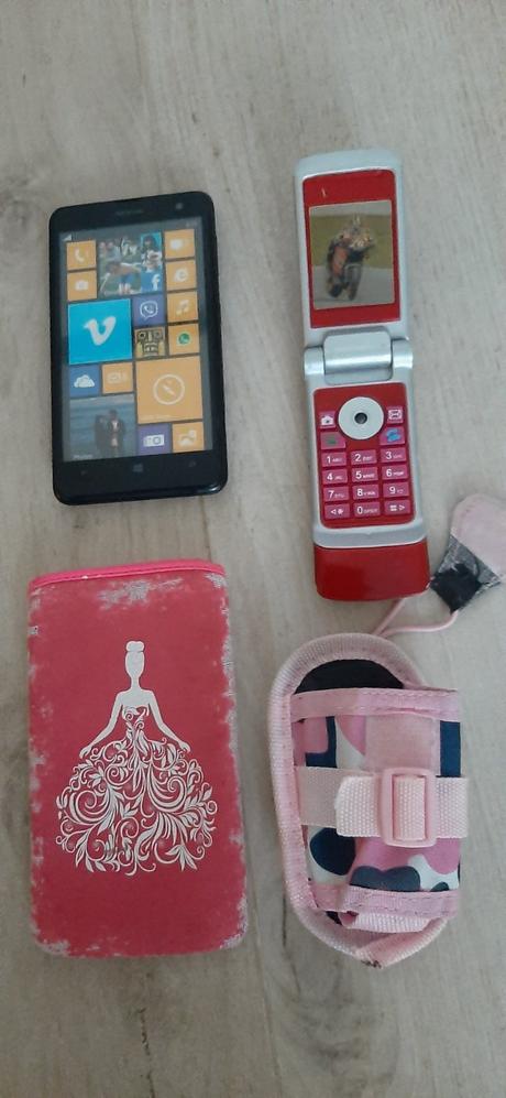 2ks mobilov s puzdrami, 