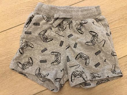 Kraťasy gamer, sinsay,104