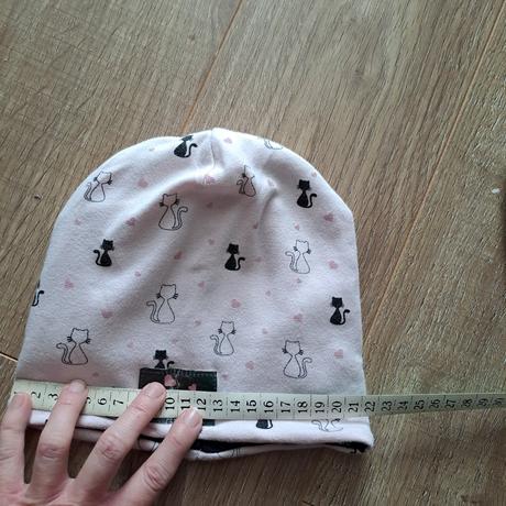 Dievčenská čiapka, <50