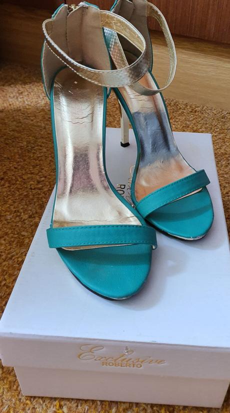 Lodičky tyrkysové, 37