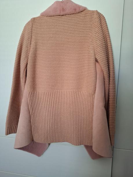 Svetríkový kardigán,