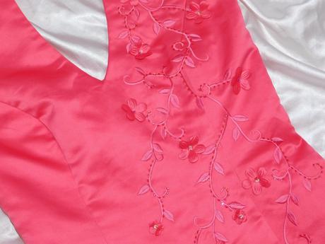 Velmi pekne kvalitne slavnostne saty, 38