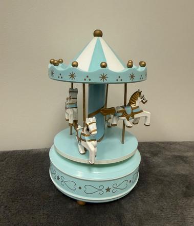 Vianocny kolotoc so zvonkohrou, 