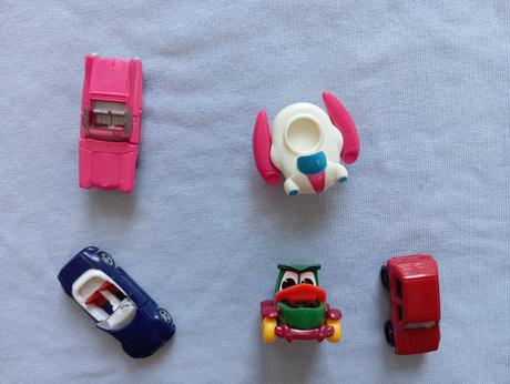 Kinder autíčka,