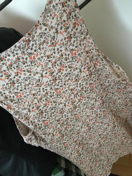 Tielko s volánikmi nové foto, l