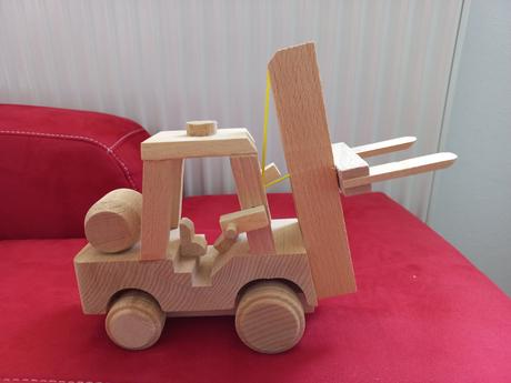 Dreveny vysokozdvizny vozik, 