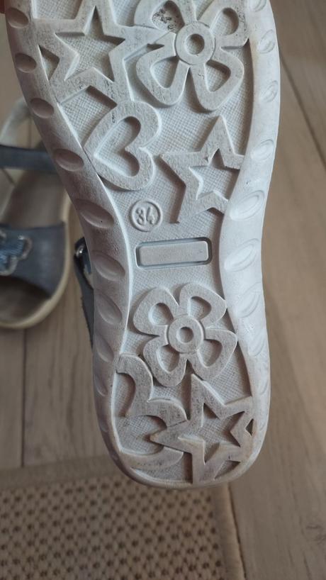 Sandalky s motylikom, 34