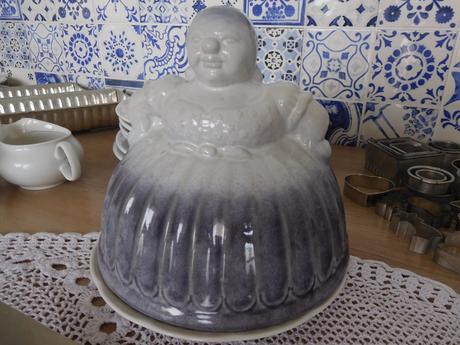 Porcelánové veľké taniere +misky na kompot značené, 