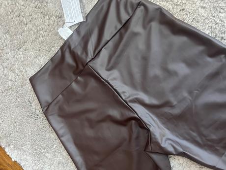 Tmave hnede kozenkove leginy, s