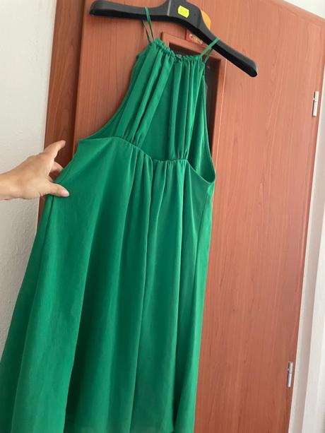 Nádherne saty v trendy zelenej, m