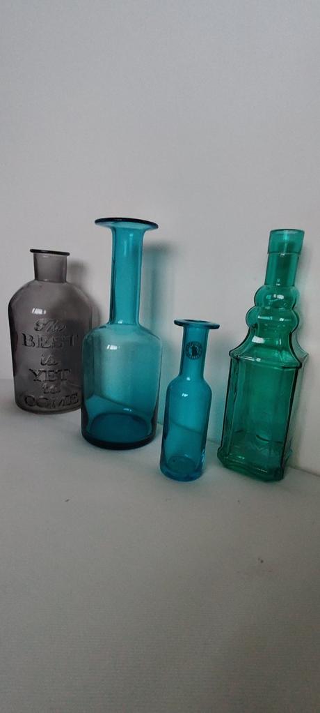 Sklenené farebné fľaše, 