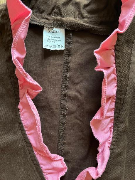 Zaujímavé sako s volánikmi zn. marssel, xs