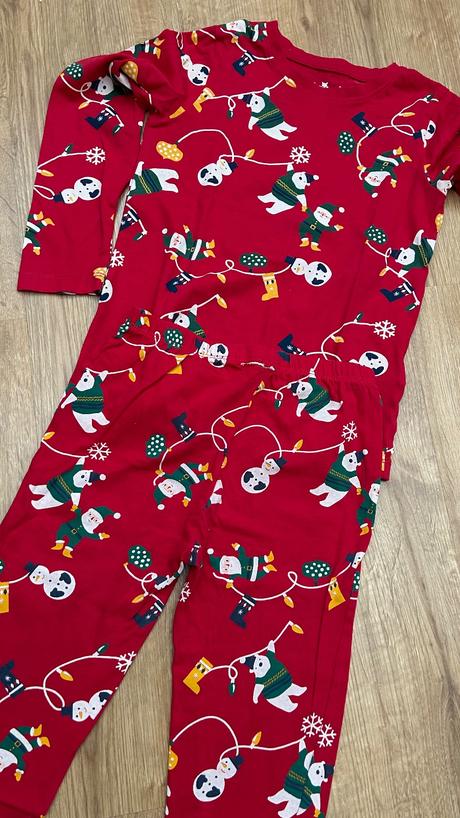 Pyžamo vianočné, 122
