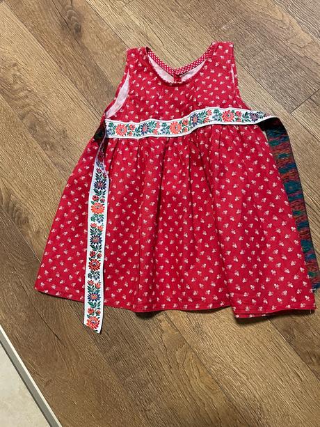 Šaty s ľudovým vzorom, 86