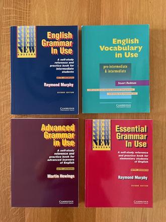 Cambridge učebnice angličtiny a slovník,