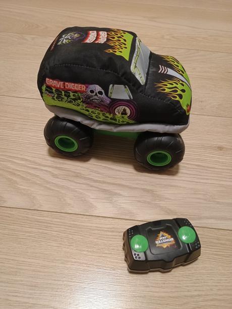 Autíčko na diaľkové ovládanie, 