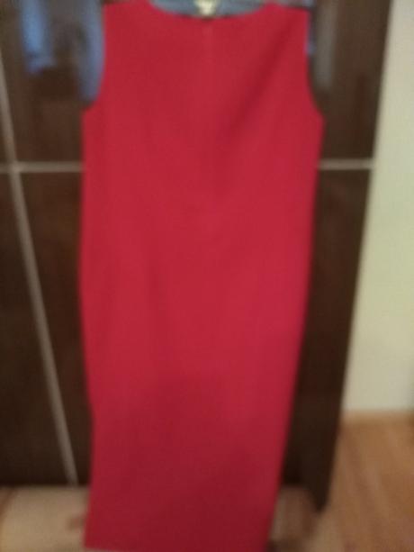 Červené šaty, 46