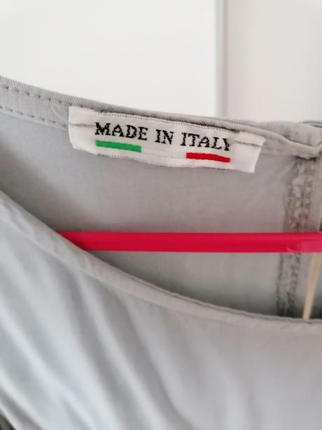 Saty s odhalenymi plecami, s