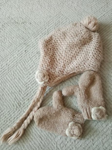 Dievcensky set ciapka a rukavice, primark,104