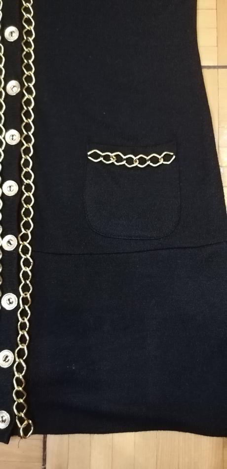 Čierny predlžený svetrík s reťazou, m