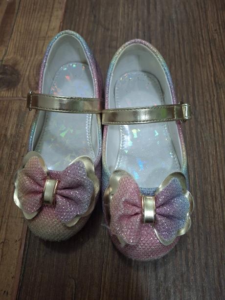 Dievčenske balerínky, 24