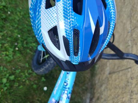 Chlapcensky maly bicykel s prilbou, 12