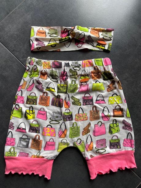 Šortky s čelenkou, 128