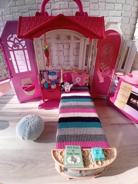 Barbie dom s bábikami a so psom, 