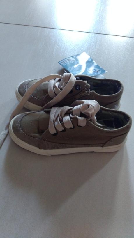 Nenosené frajerke tenisky, 28