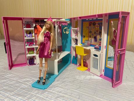 Barbie domček- šatník, 