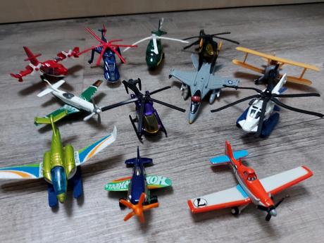 12 vrtuľníkov a lietadiel, 