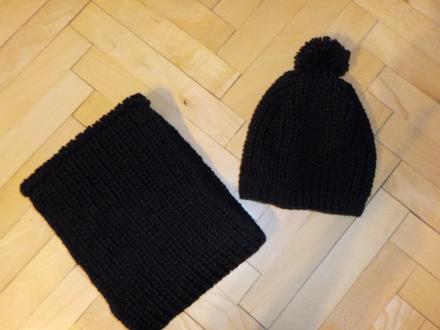 Štrikovaná súprava šál a čiapka,