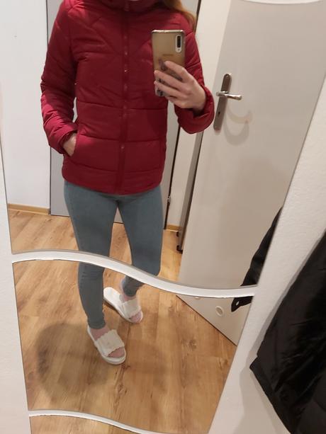 Červená bunda., gate,34