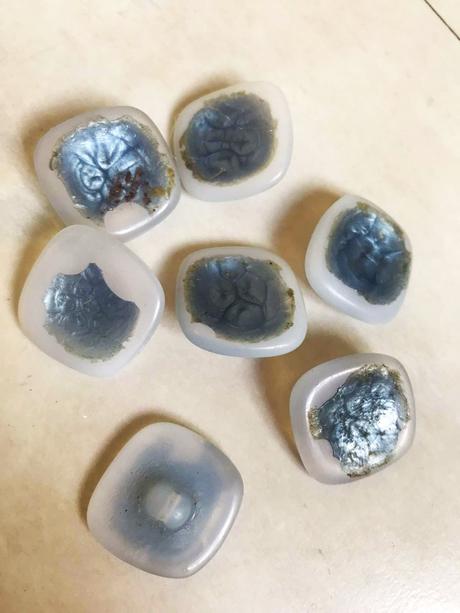 Perleťové gombíky - 7 ks,