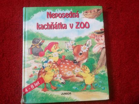 Neposedná kachňátka v zoo,