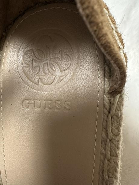 Sandálky z prírodnej kože na platforme zn. guess, guess,40