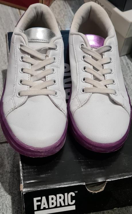Dievčenské tenisky biele s fialovou podrážkou, 33
