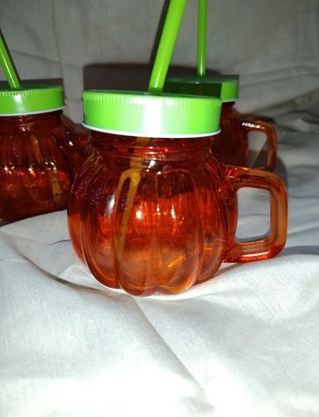 Poháre so slamkou tekvica, 