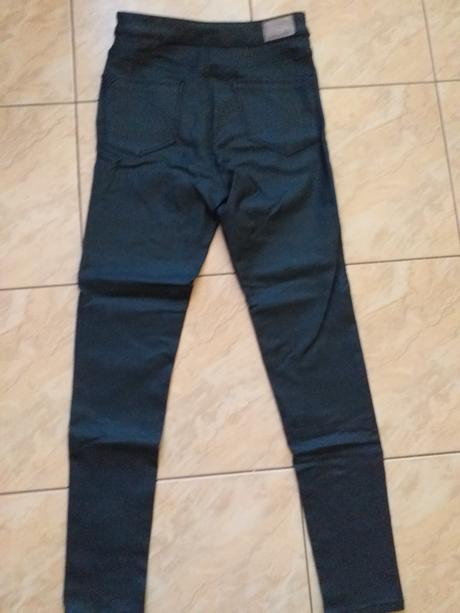 Nohavice s imitáciou kože, 34