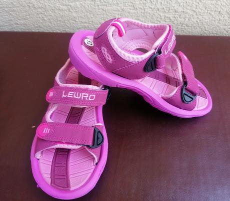 Sandálky, 32