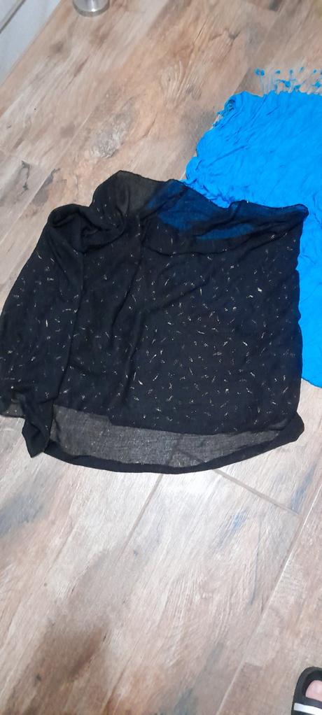 Šatky a šály, <50