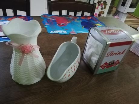 Rôzne (stojan ná servítky, váza),